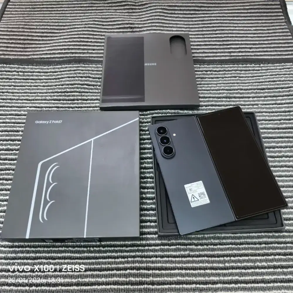 Samsung Galaxy Z Fold 7 12/512gb pake 6 Bln 99% like new resmi sein