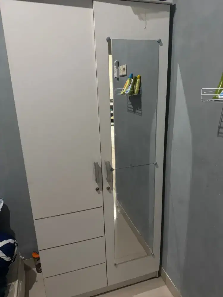 Lemari baju dan lemari tv