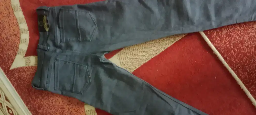 Celana denim standar masih baru no 29/30