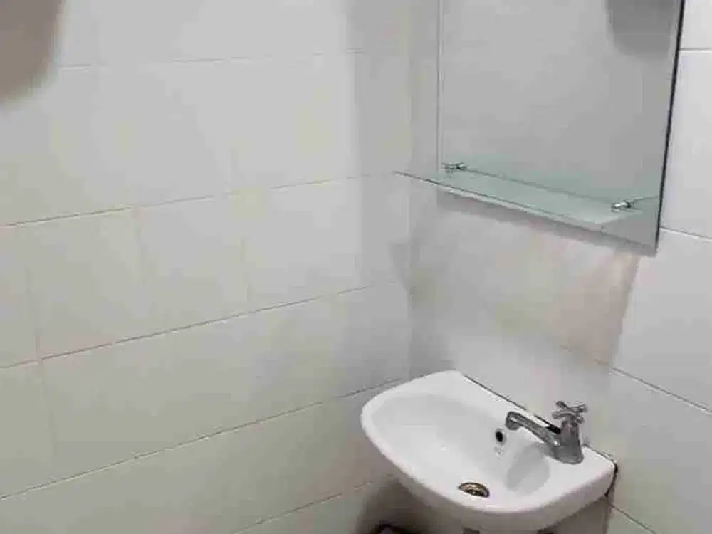 jual rugi apartemen Puncak Tidar Surabaya ada Water heater dan AC