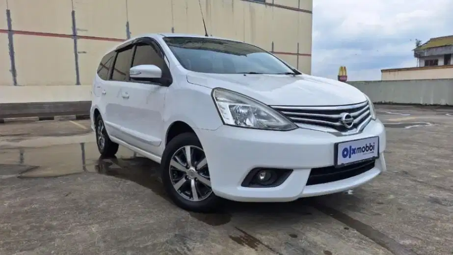 PROMO Low Angsuran Nissan Grand livina 1.5 XV Bensin-AT 2017 ZKD