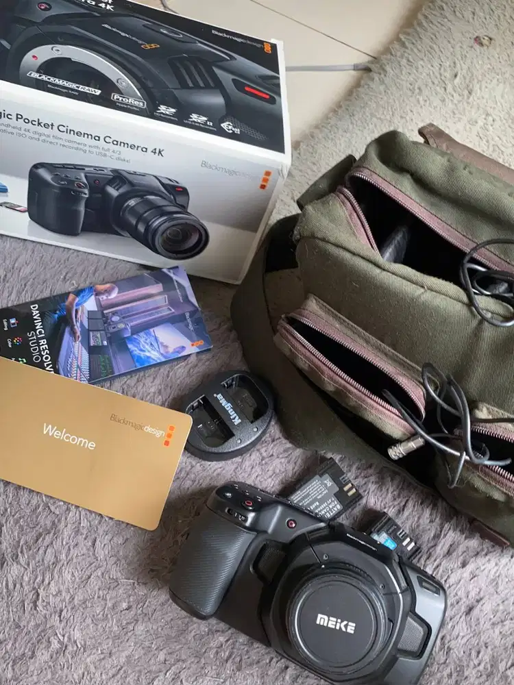 Blackmagic BMPCC 4K Body + Lensa 35mm Meike