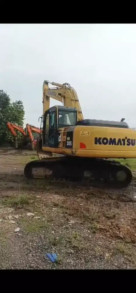 Excavator Komatsu PC 200-8 tahun 2012