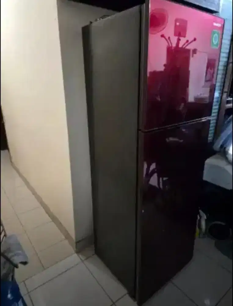 Kulkas 2 pintu merek Sharp sgttt normal beku dingin