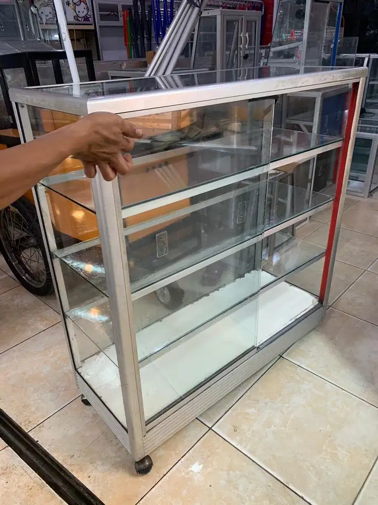 Etalase 1 meter bekas