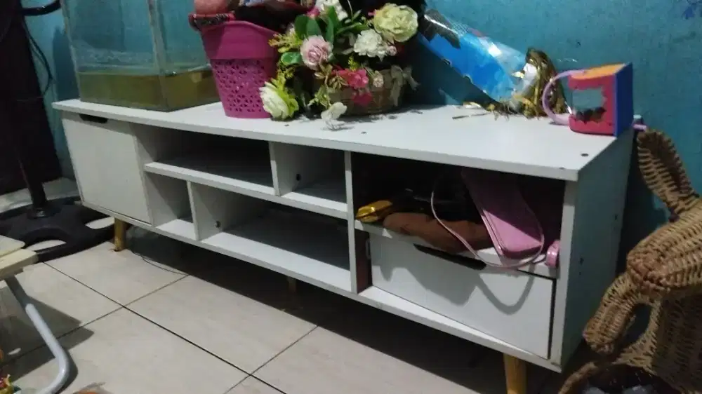 Meja televisi masih bagus