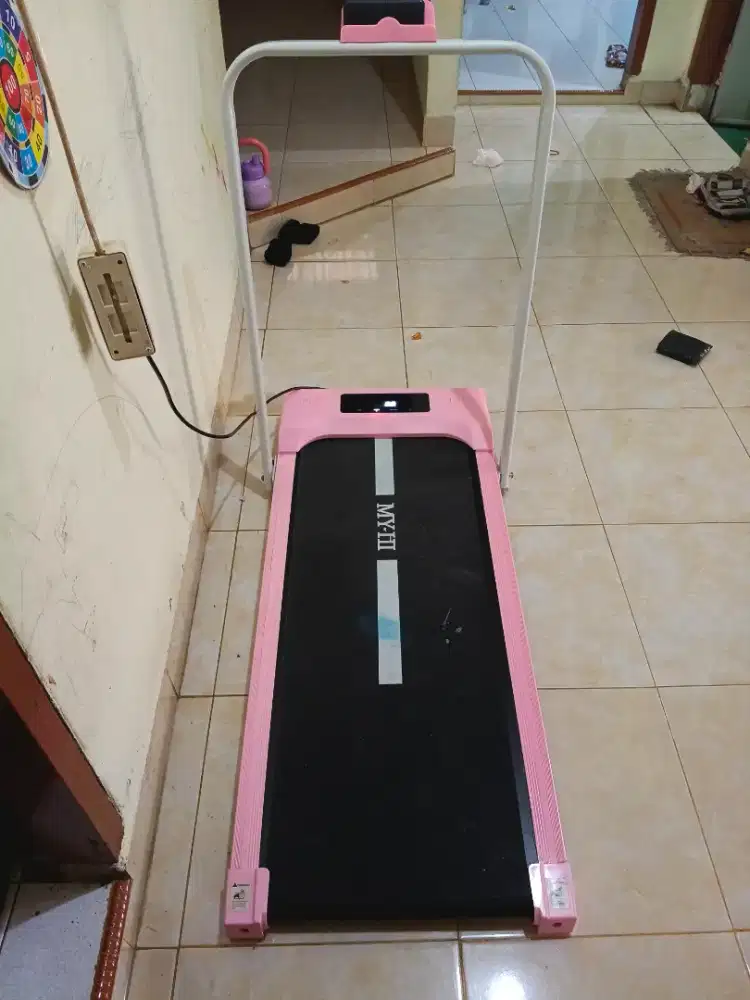 Treadmill bekas tapi masih baru