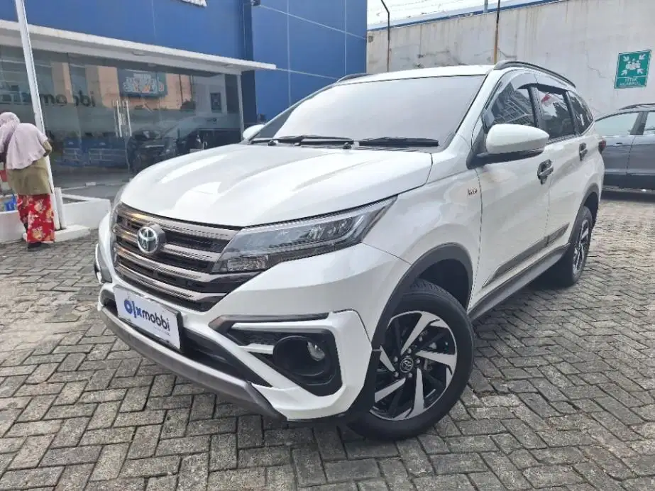 DP MURAH Toyota Rush 1.5 GR Sport Bensin-MT 2022 Putih C5BYT