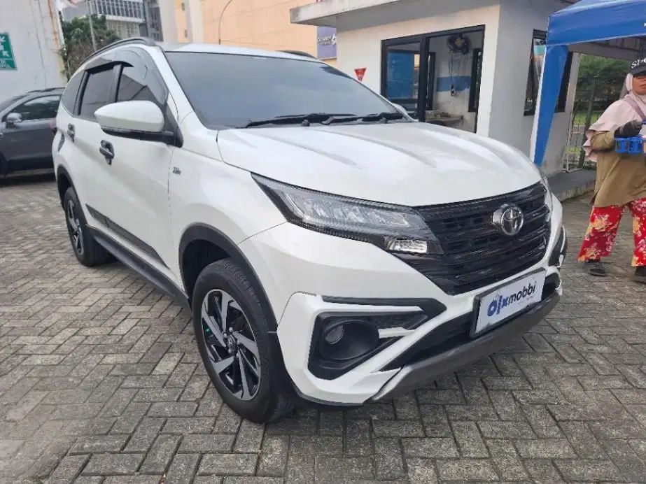 DP MURAH Toyota Rush 1.5 GR Sport Bensin-MT 2022 Putih C5BYT