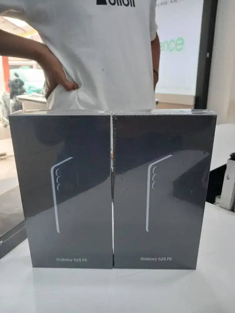 SAMSUNG S25 FE  8/256