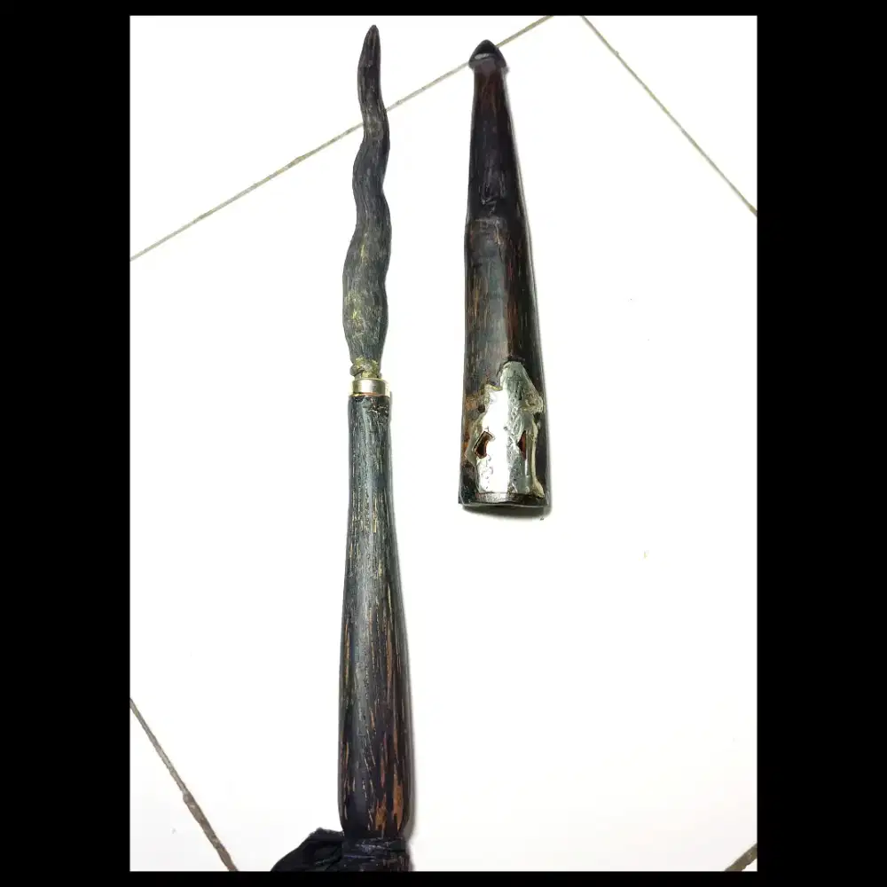 Koleksi tombak antik