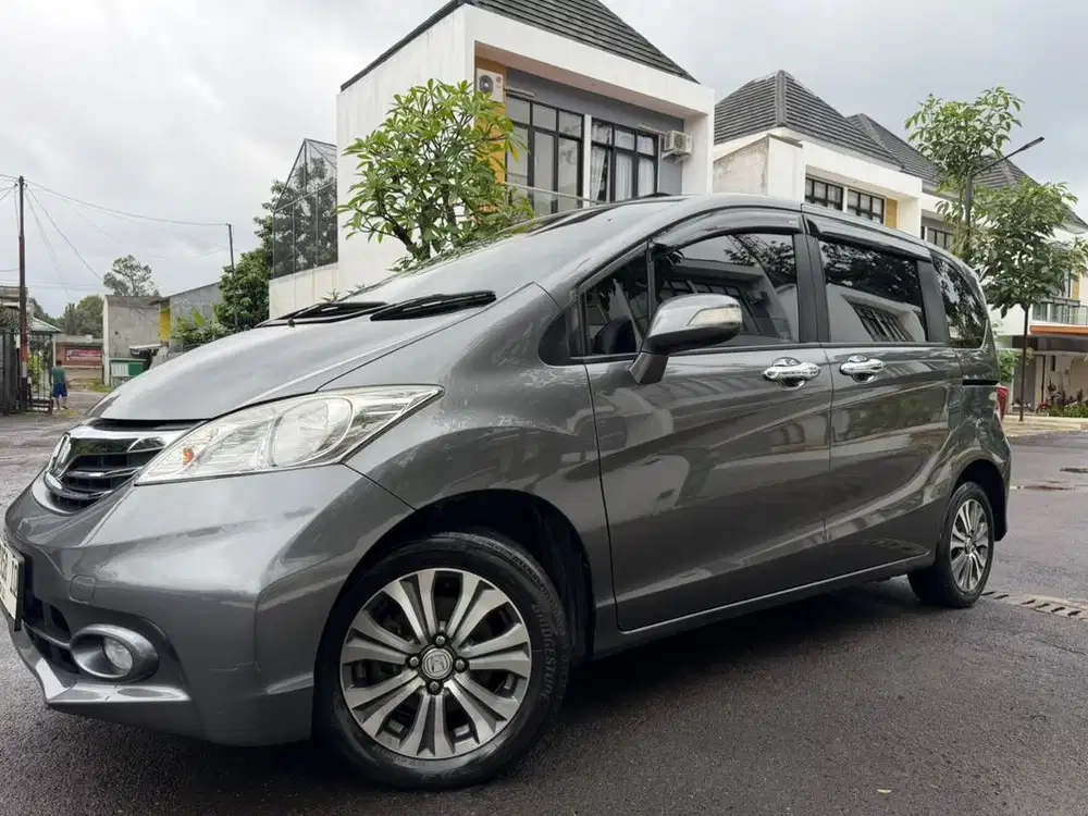 Di jual Honda Freed 2014 type tertinggi