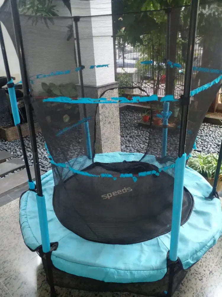 Trampolin bekas layak pakai