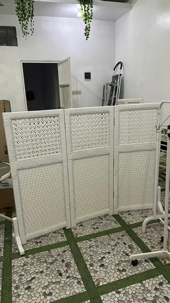 Partisi pembatas ruangan sketsel