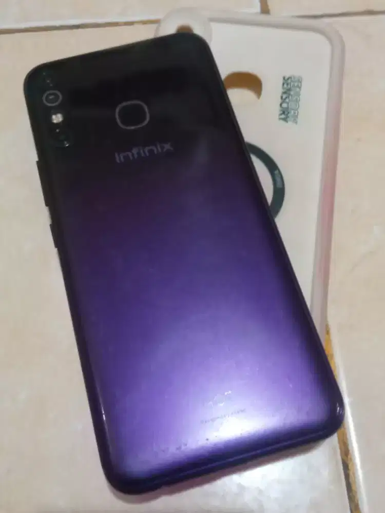 infinik HOT 8 ram 4/64 versi 11 tinggal pake amua normal,mines noda