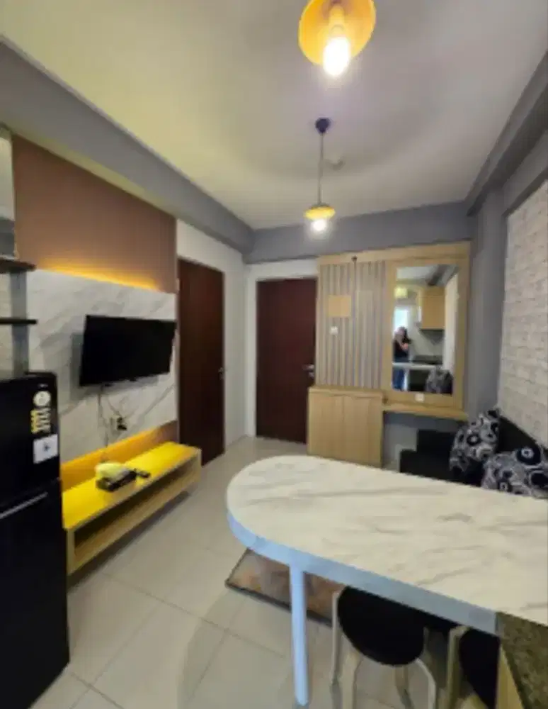 FULL FURNISH BARU GRES TIPE 2BR APARTEMEN GW MANYAR DEKAT PETRA MANYAR