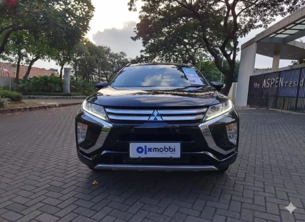 DP RINGAN Mitsubishi Eclipse Cross 1.5 Ultimate AT 2019 Hitam CAMUB