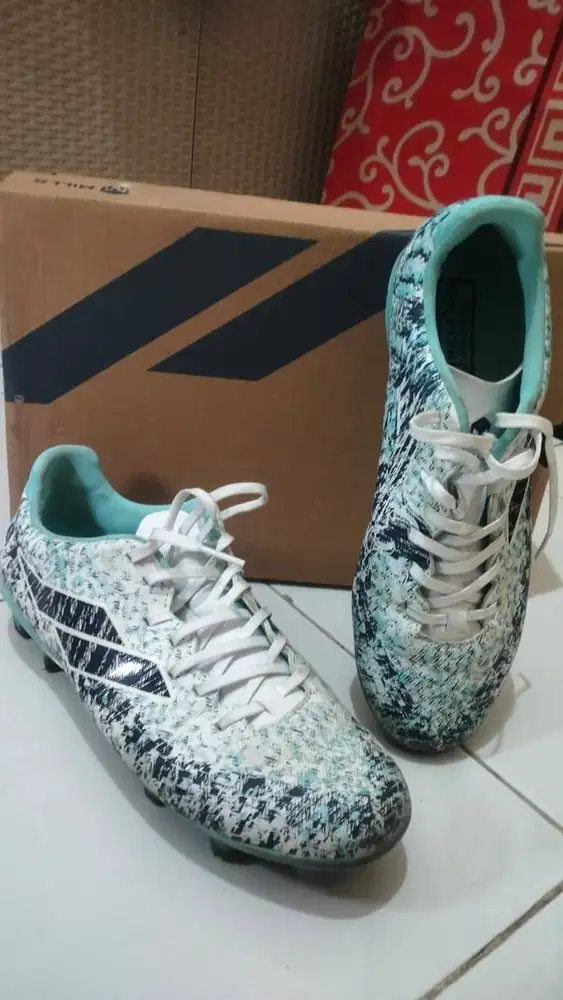 SEPATU BOLA MILLS GLADION FG MILLS