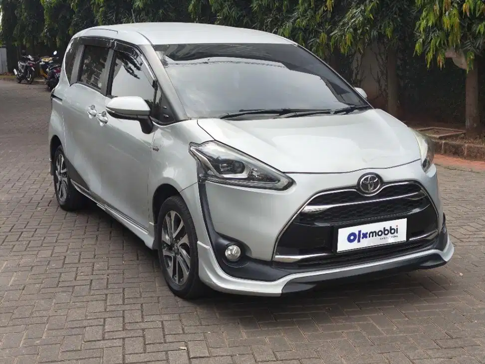 DP MURAH Toyota Sienta 1.5 Q Bensin-AT 2017 Silver C2MHB