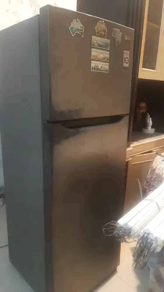 DI JUAL CEPAT...KULKAS LG 2 PNTU KONDISI MASIH BAGUS