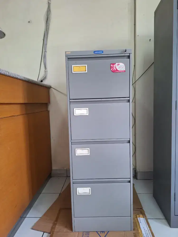 Lemari Arsip Besi DATASCRIP 4 Laci | Anti Miring | Kokoh