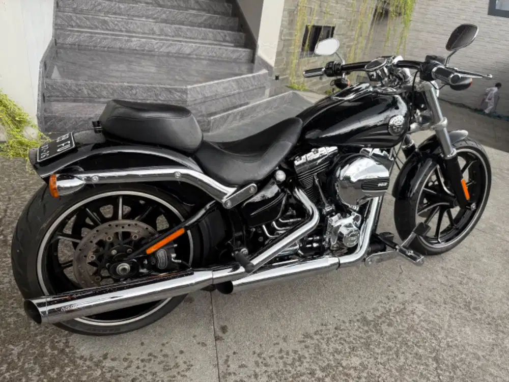 Breakout 2017 black Chrome