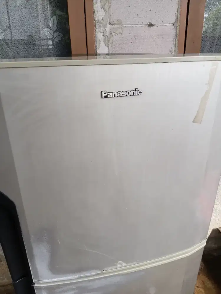 Kulkas 2 pintu merk Panasonic