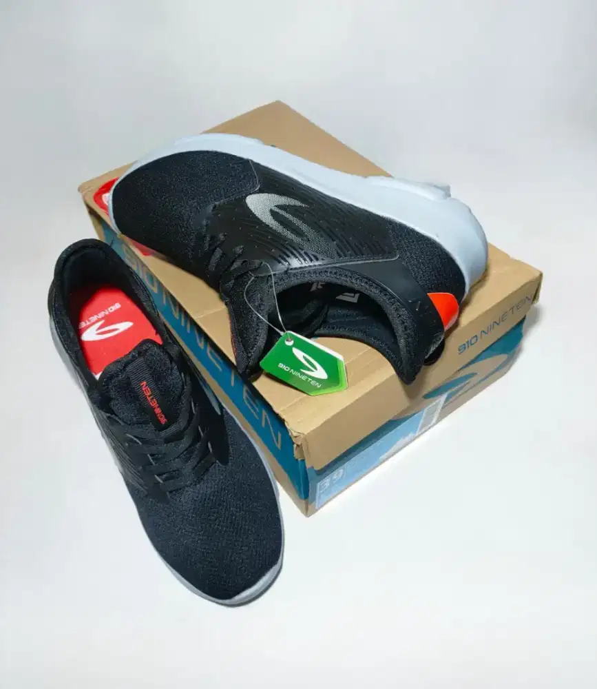 NINETEN 910 Kiva Black Shoes