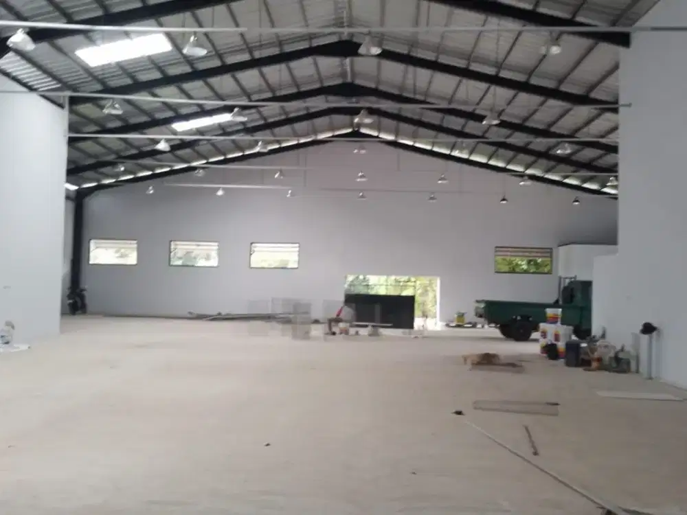 Murah !! DISEWAKAN GUDANG BARU DI PENGGILINGAN COCOK UNTUK EKSPEDISI SUDAH ADA KANTORNYA JUGA