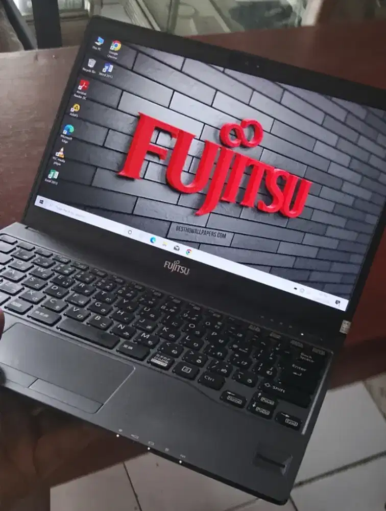 Laptop Fujitsu FUTRO MU937