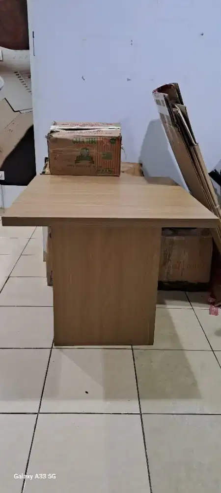 MEJA MAKAN MINIMALIS