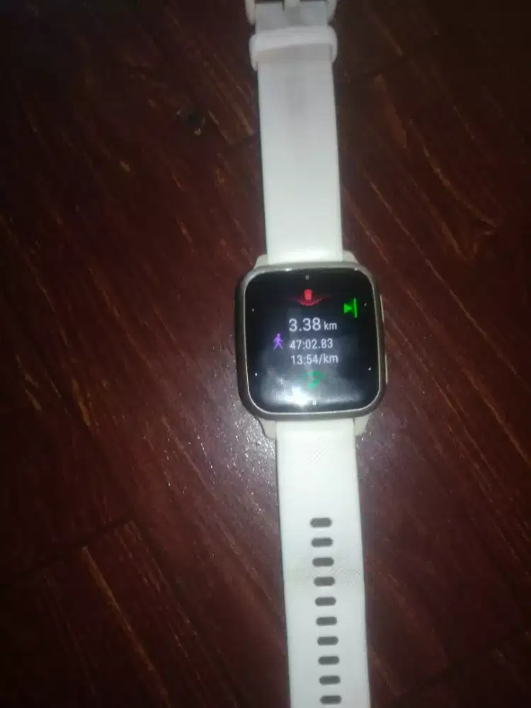 Jam tangan smart merk garmin