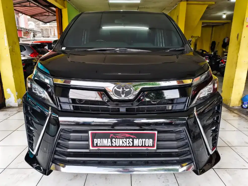 TOYOTA VOXY 2.0 AT 2020 MATIC LIKE NEW GOOD CONDITION