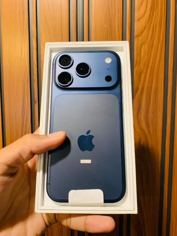 iPhone 17 pro deep blue 256gb iBox