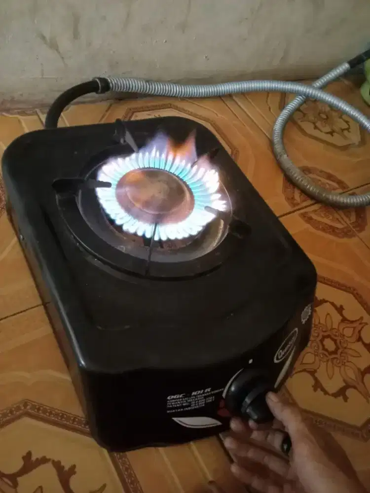 Jual aja kompor gas 1 tungku merk Quantum sepaket Ama tabung gas full.