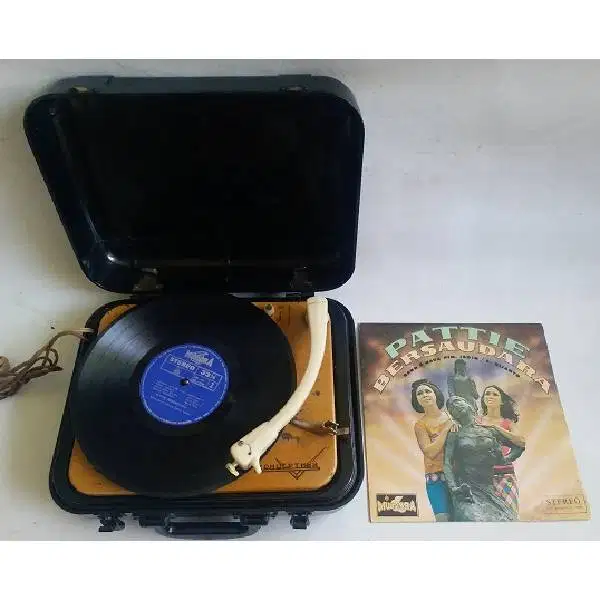 Antik gramophone piringan hitam bakelite box MADE IN RUSSIA ERA 50'S