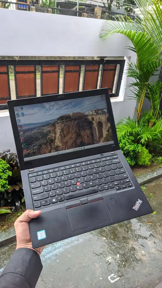 ThinkPad X280 i7 8550U RAM 16GB Windows 11 Pro