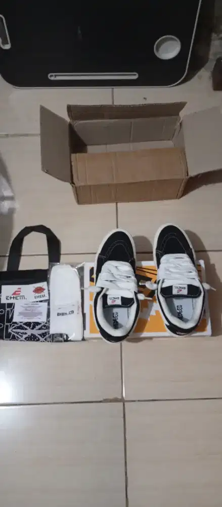 sepatu gemuk ehem size 43