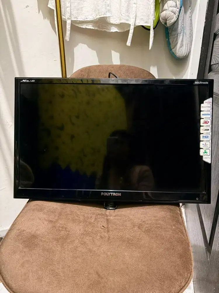 DIJUAL TV  LED POLYTRON BEKAS 24 INC