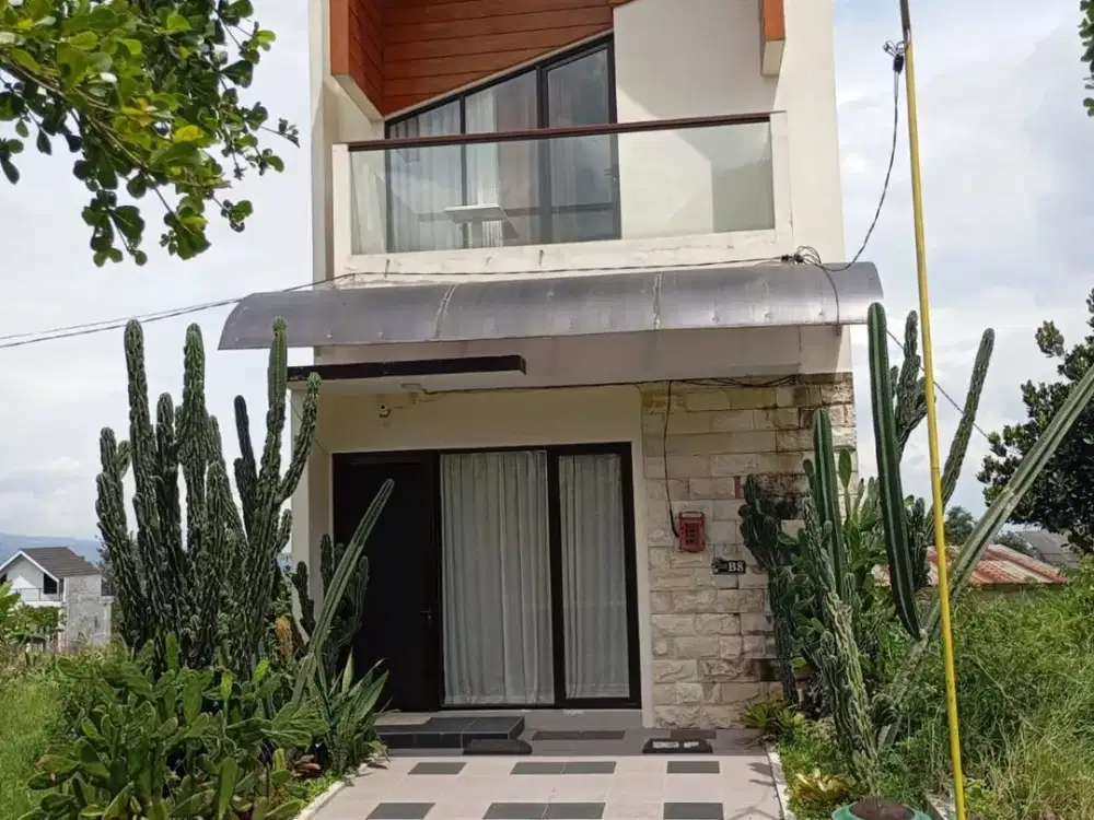 rumah konsep villa di kota Batu