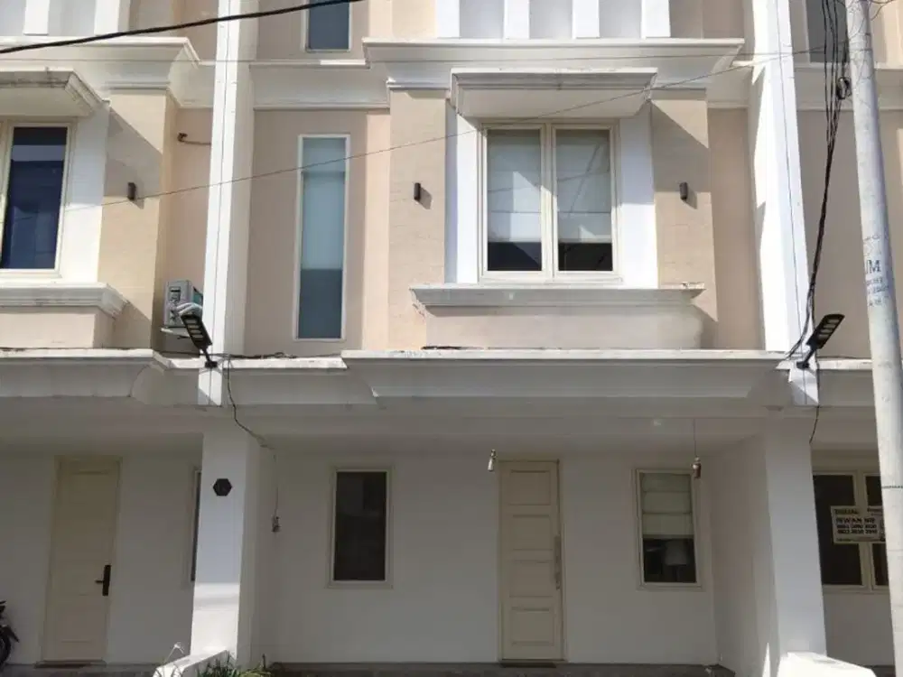 DIJUAL RUMAH DHARMAHUSADA INDAH BARAT