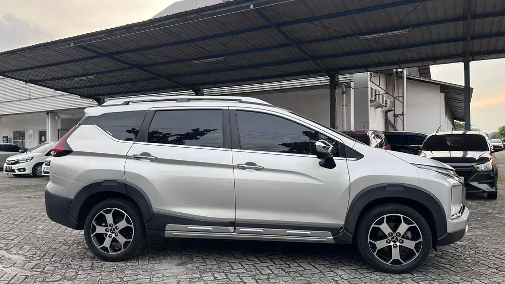 KM Rendah - Mitsubishi Xpander 1.5 Cross Bensin AT 2020 - UOQ