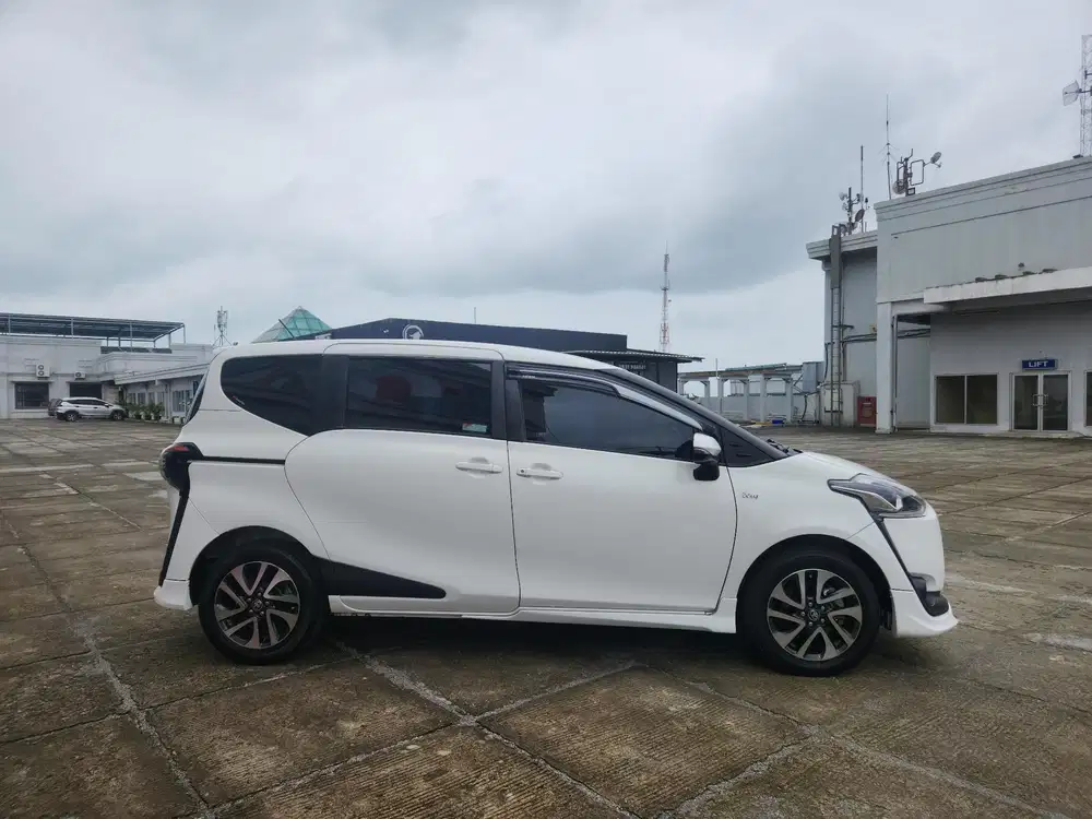 Toyota Sienta Q a.t 2018 km 70rb an