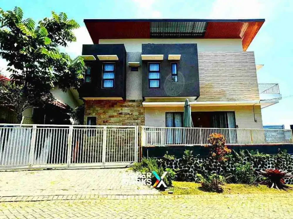 Dijual Villa Modern Full Furnish + Kolam Renang di Panderman Hill, Batu