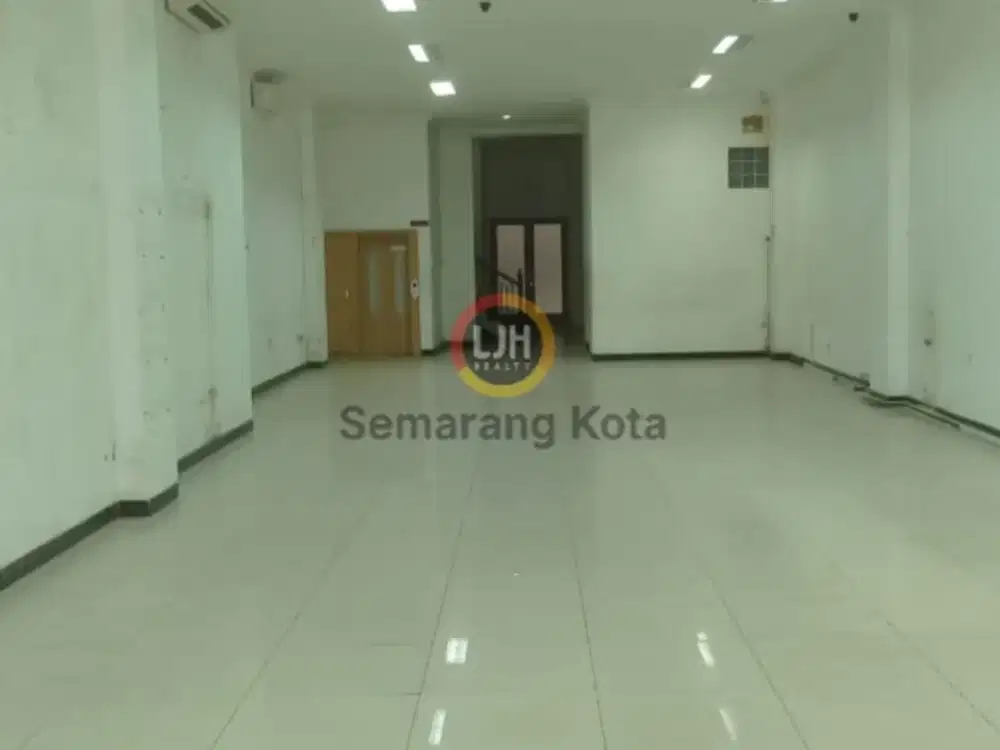 Ruko siap pakai di jalan Gajahmada