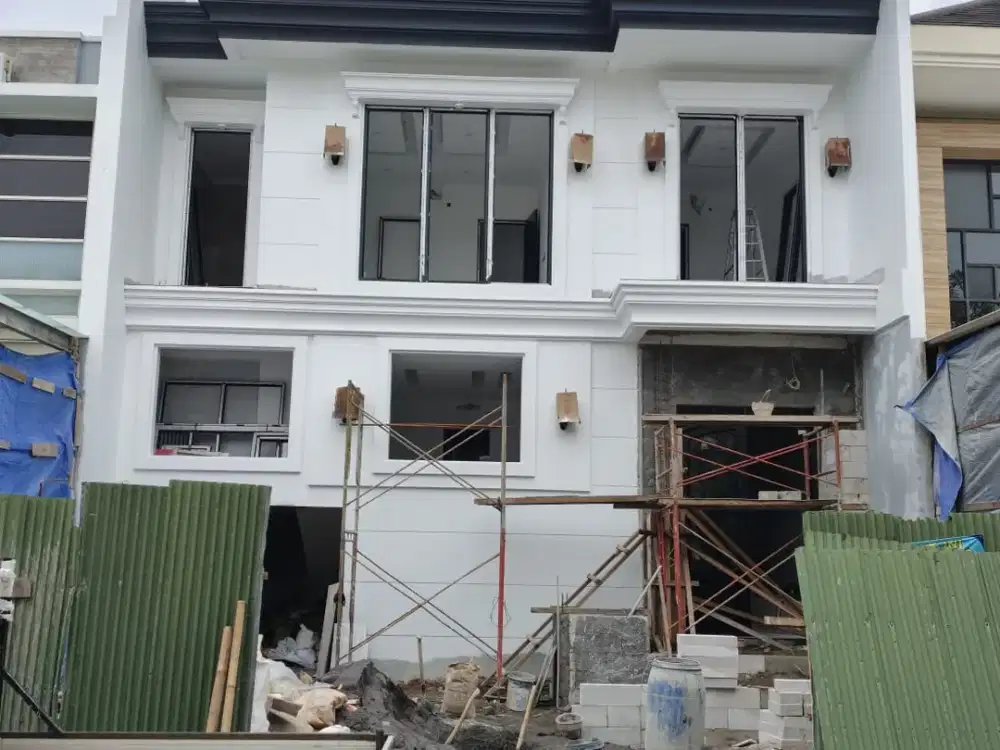 Rumah Pakuwon Indah Cluster The Mansion, American Modern - New Gress