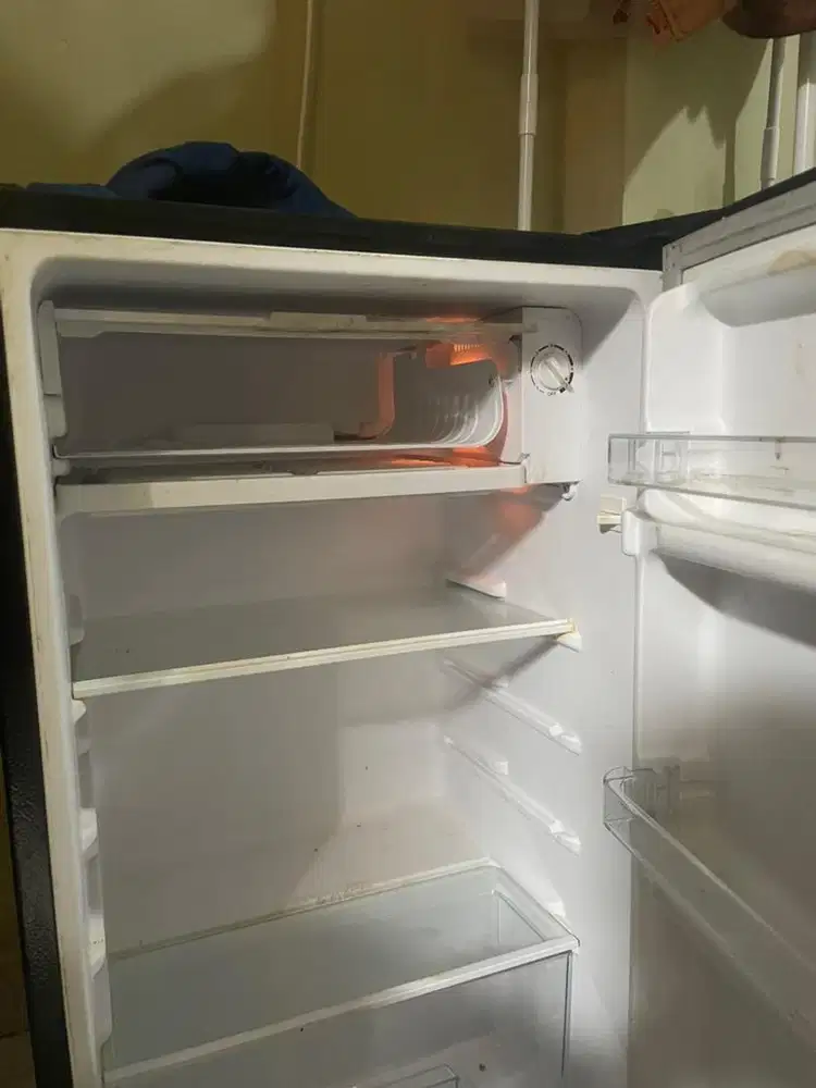 KULKAS MINI PORTABEL CHANGGONG CBC -100