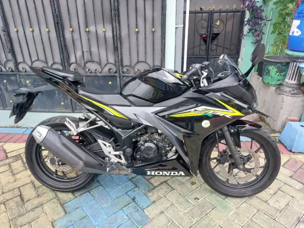 CBR 150 R 2016 Hitam
