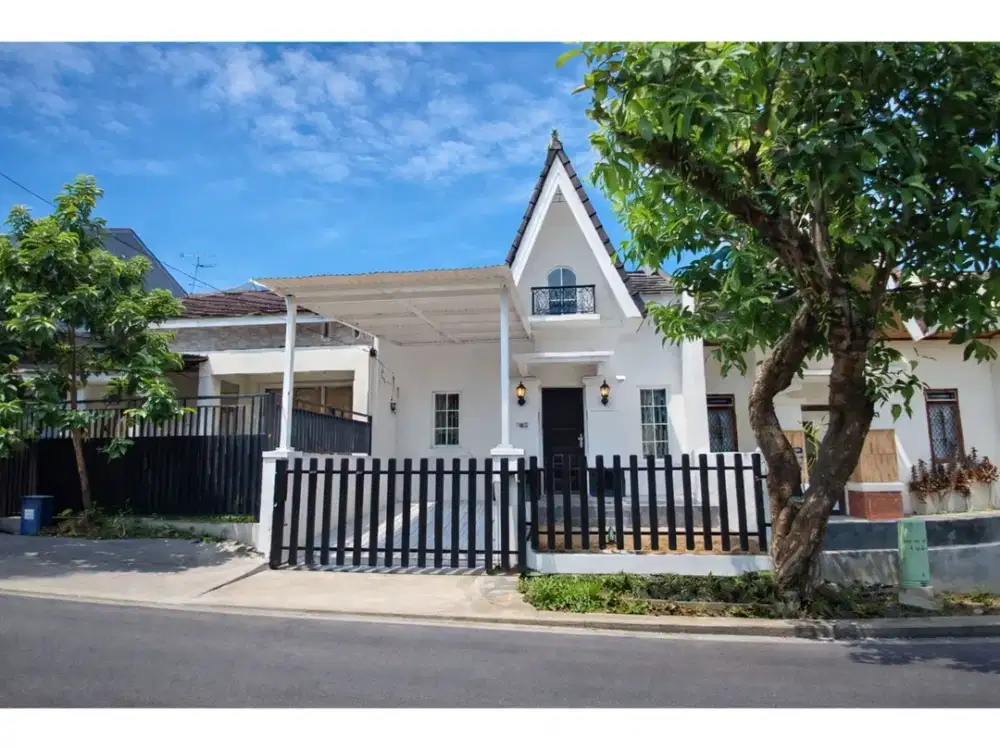 DIJUAL RUMAH BAGUS BARU RENOVASI HARGA MURAH VENESIA SENTUL CITY SSR885