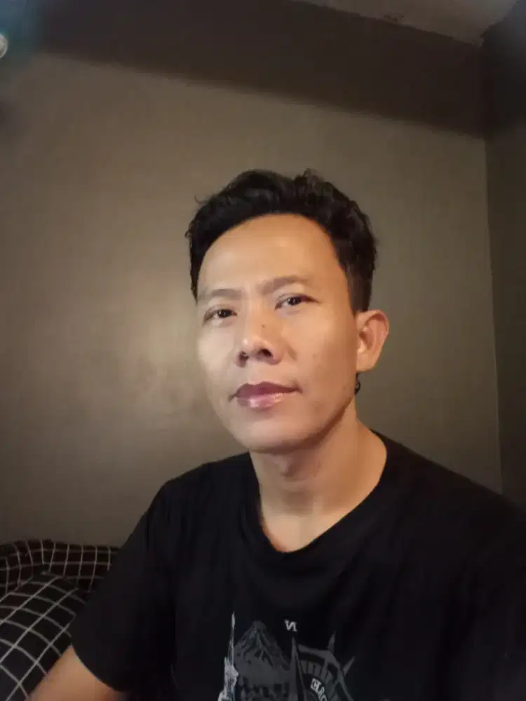 Siap kerja sebagai driver pribadi dan taat peraturan.